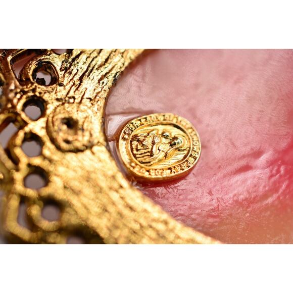 Vintage Cameo Pin Brooch Antiqued Gold Tone Heavy Oval Signed 1980s BinAP - Picture 11 of 12